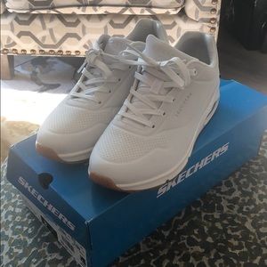 White sketchers